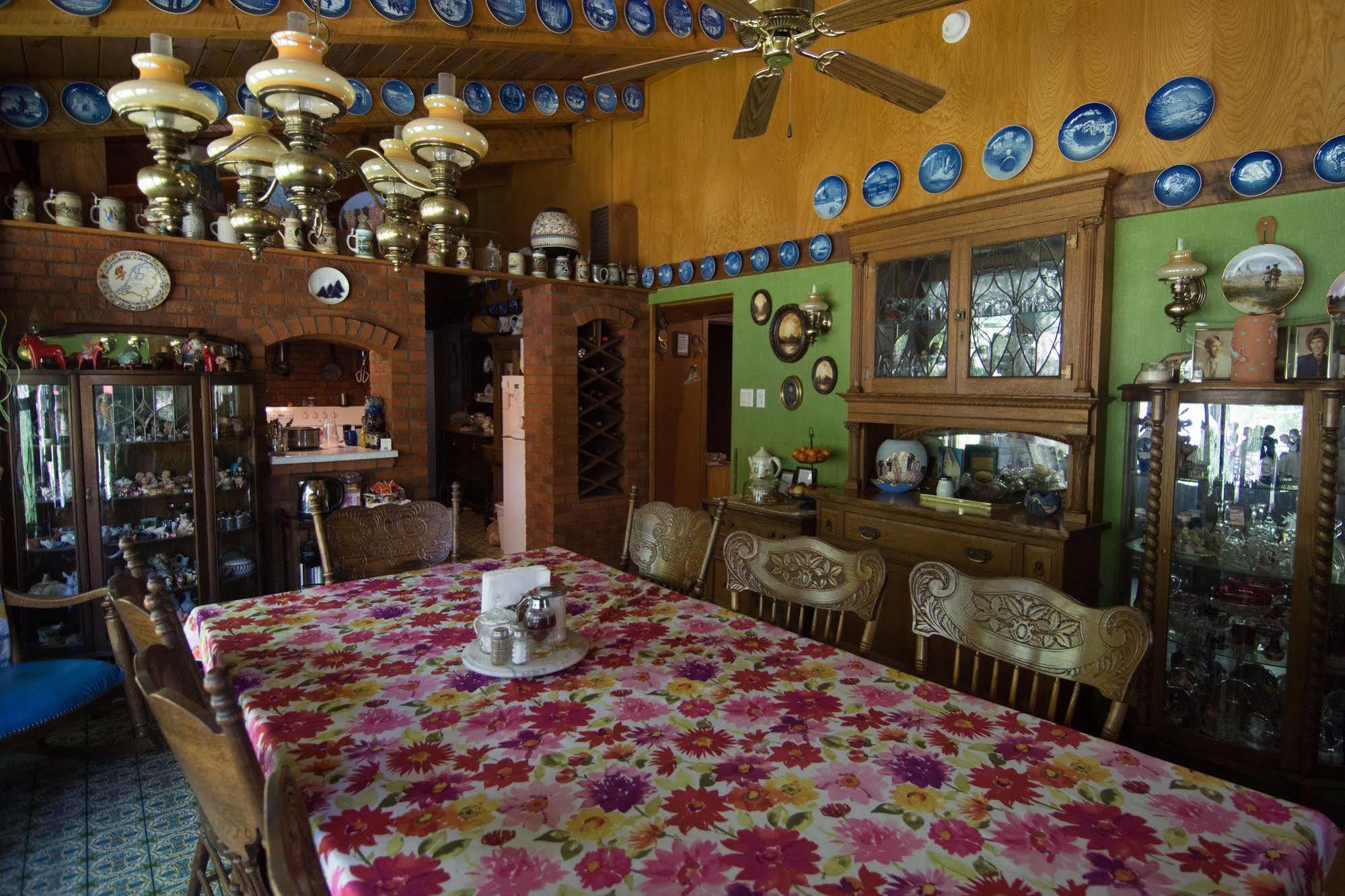 Red Horse Bed & Breakfast