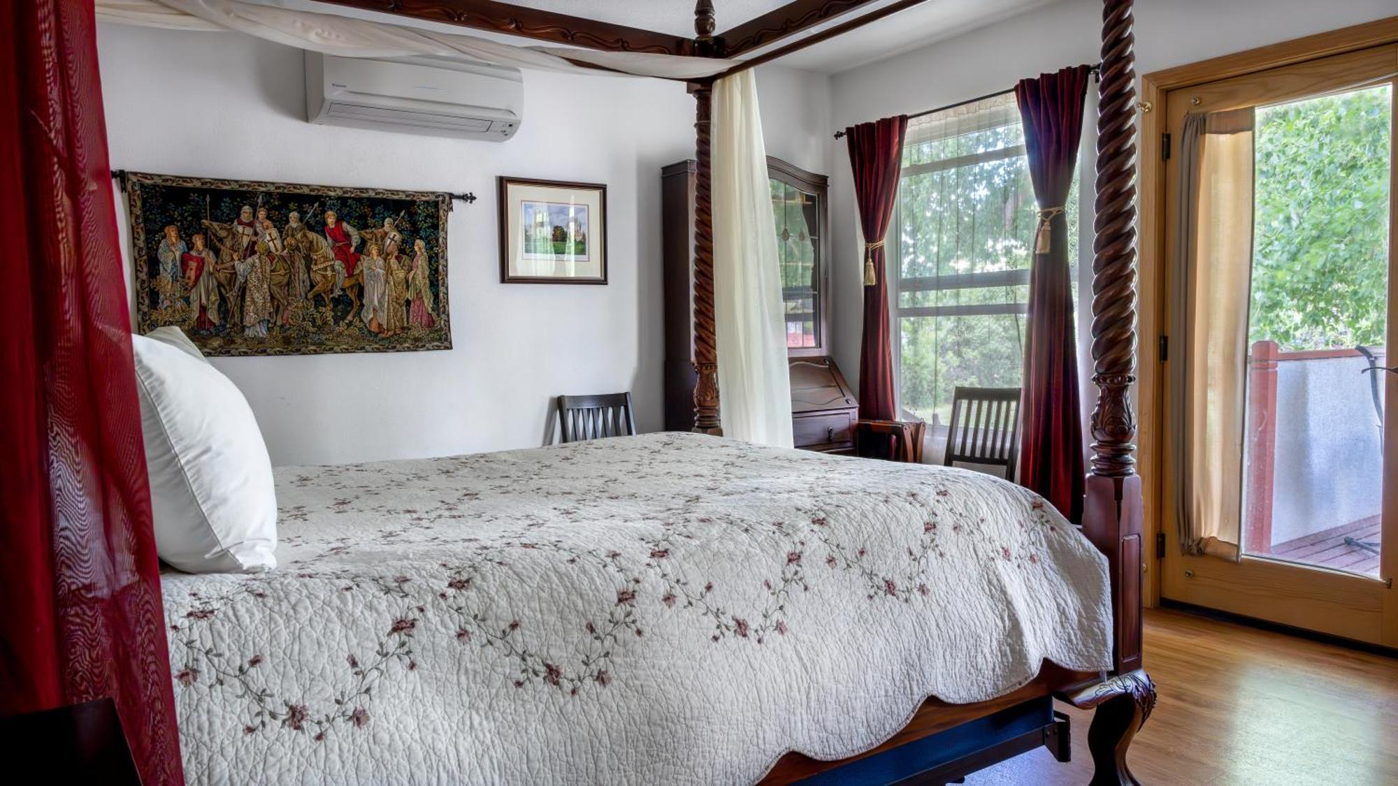 Red Horse Bed and breakfast