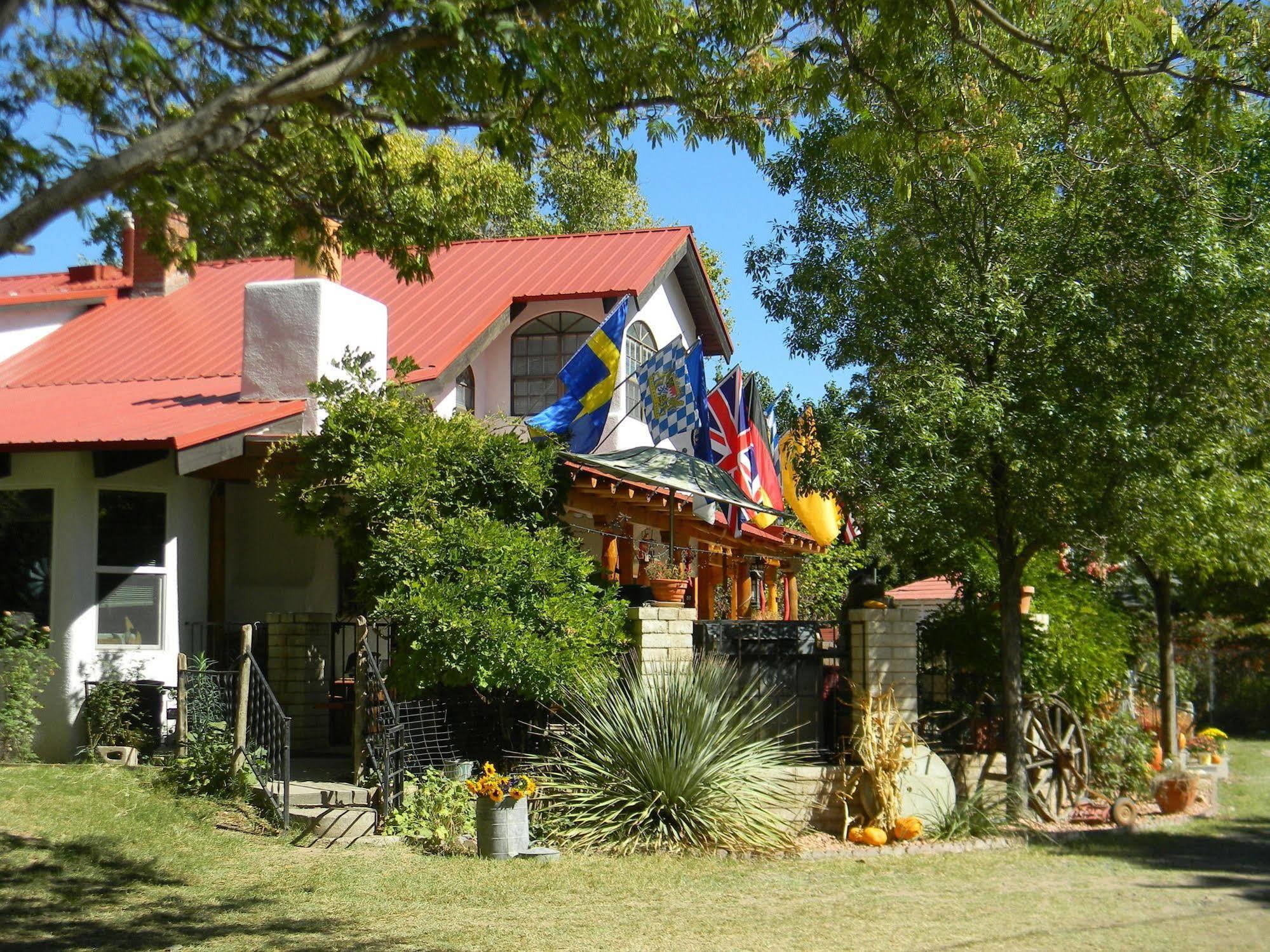 Red Horse Bed and breakfast 3*